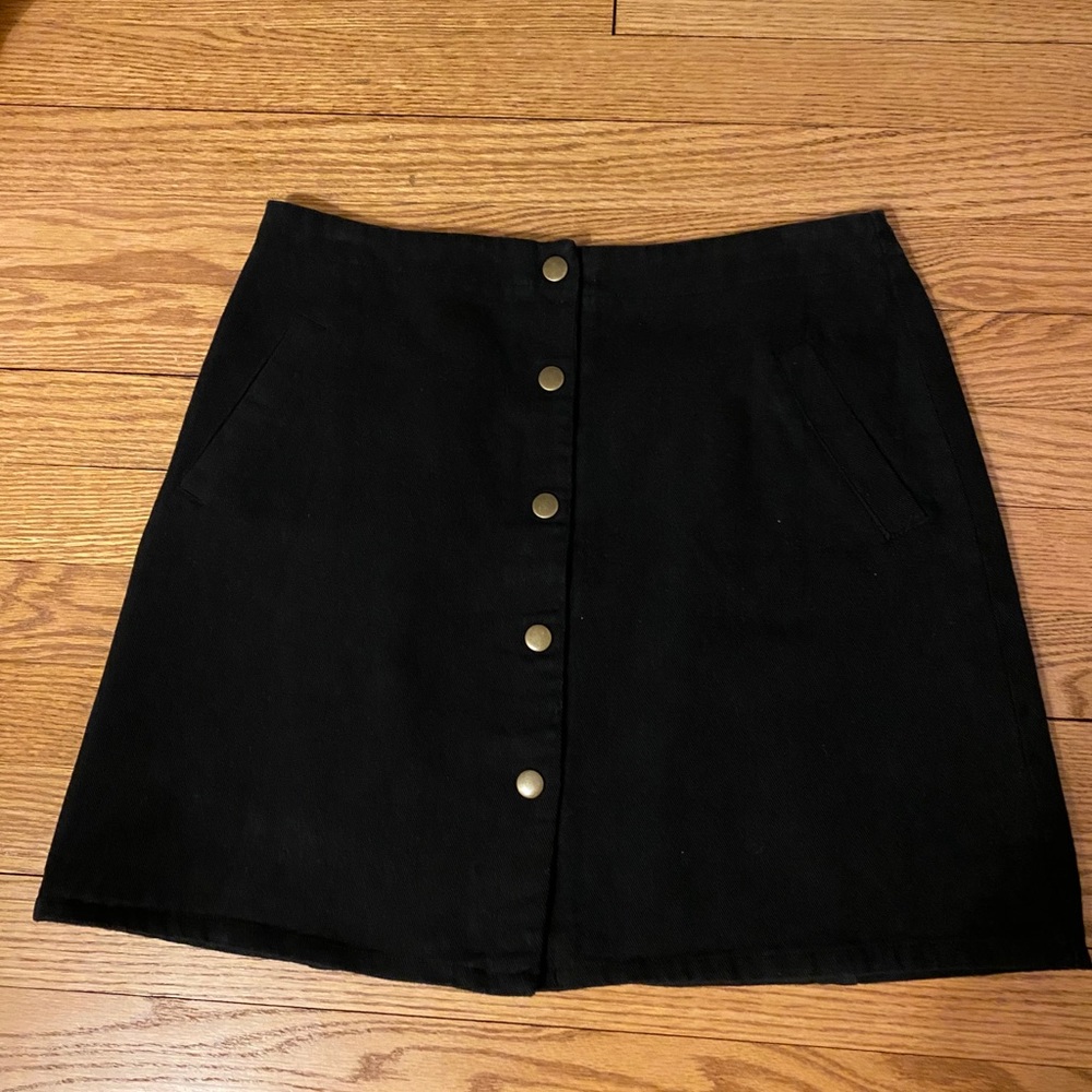 Black snap skirt